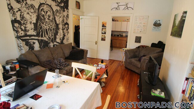 Foto del edificio - 1381 Commonwealth Ave