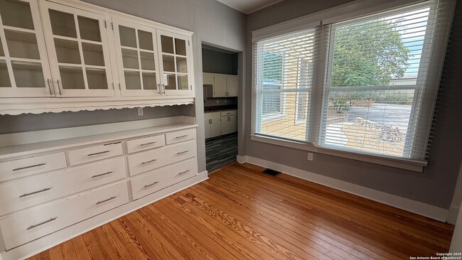 Building Photo - 107 Willim St