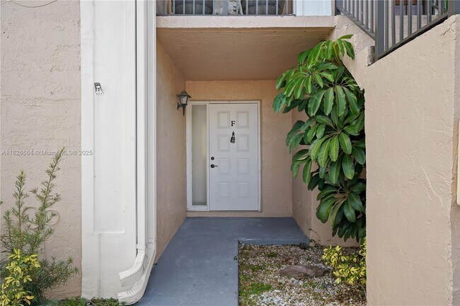 Building Photo - 1160 Washington Cir