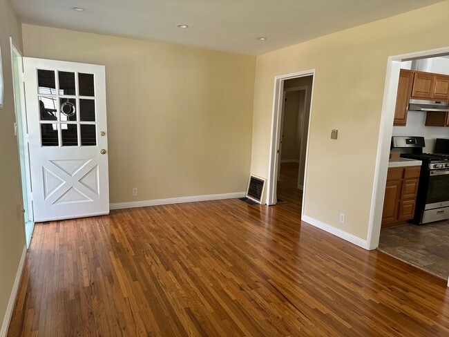 Foto del edificio - 2133 Glyndon Ave