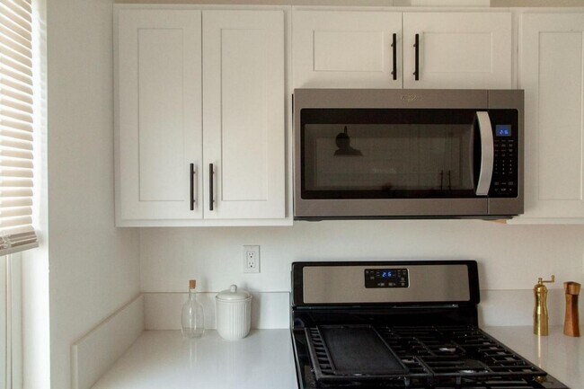 Foto del edificio - 3098 Channel Dr