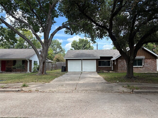 Foto del edificio - 7122 Sharpcrest St