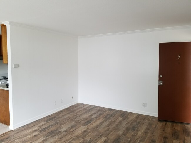 Building Photo - 5544 Elmer Avenue