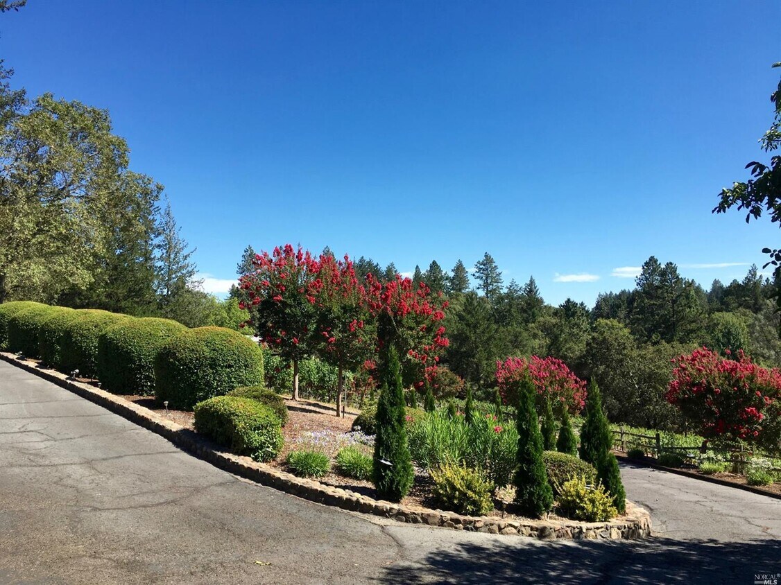 Foto principal - 330 Brookside Dr