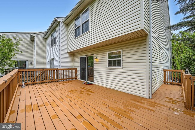 Building Photo - 9863 Greenbriar Way
