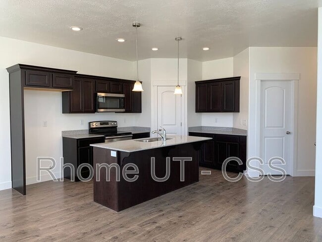Building Photo - 552 N 260 W
