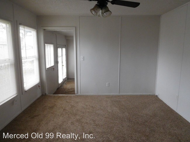 Building Photo - 3 br, 1 bath House - 39 Coffee St