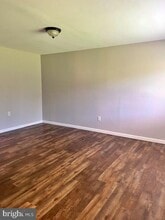 Building Photo - 27 E Main St