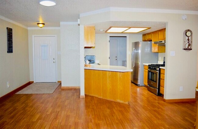 Building Photo - 2576 W 12th Pl