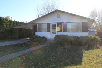 Building Photo - 406 W 15th Ave