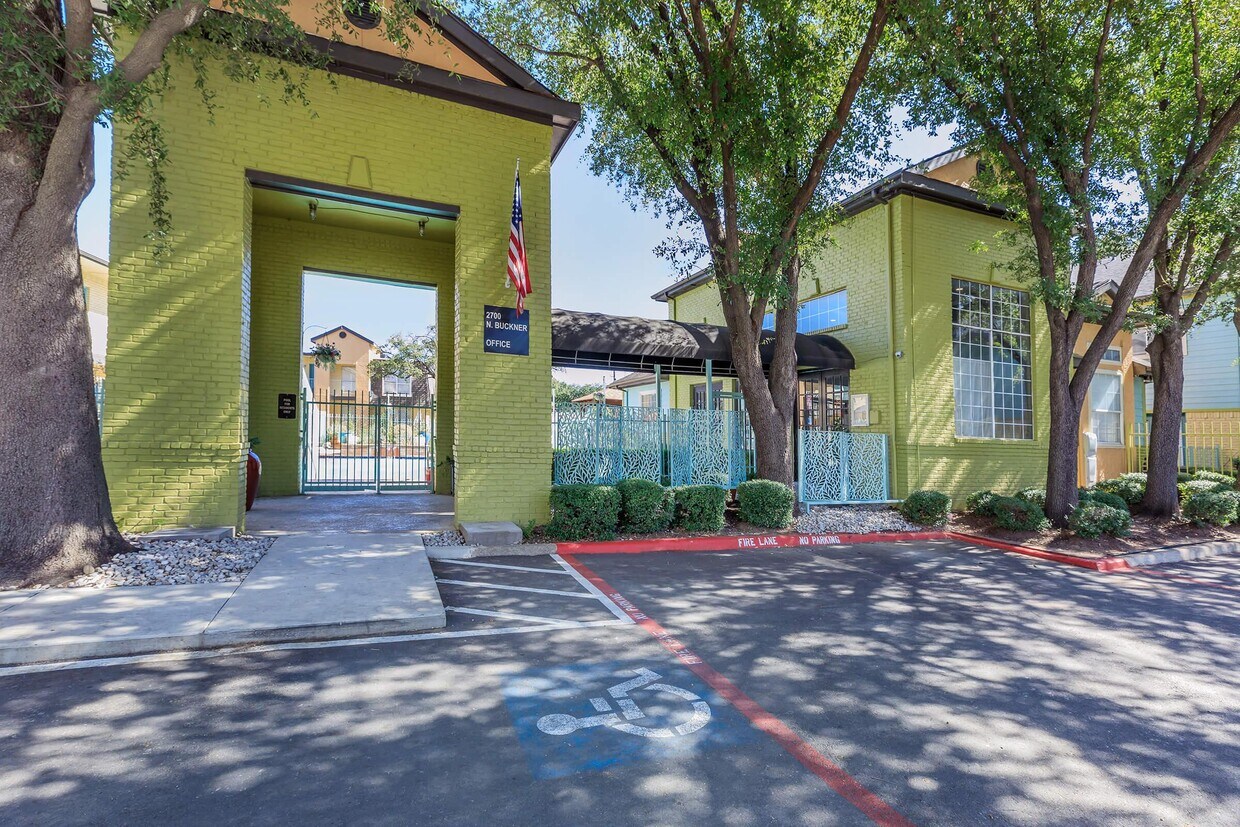 Holden Green Townhomes and Garden Apartments Apartments in Dallas, TX