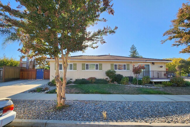 Building Photo - 478 Hyde Park Dr