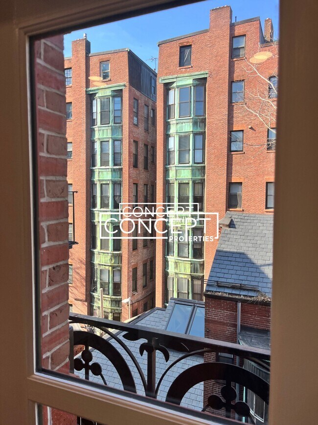 Foto del edificio - 195 Commonwealth Ave