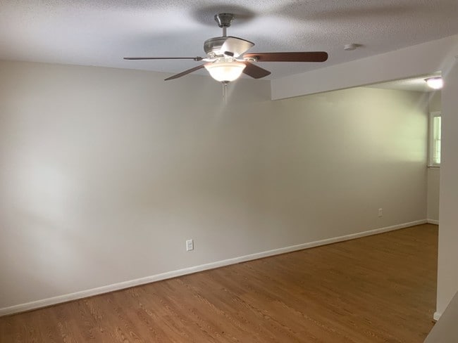 Building Photo - 805 Eula Ct