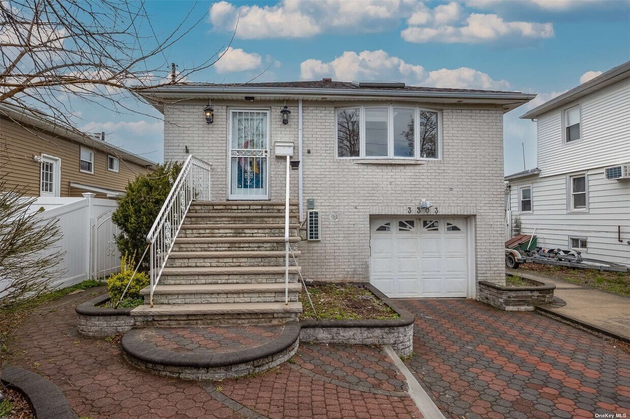 Primary Photo - 3303 Murdock Ave