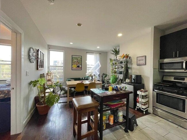 3 bedroom in BROOKLYN NY 11221 - 3 bedroom in BROOKLYN NY 11221 Apartment