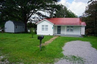 Building Photo - 180 Chestnut Cir