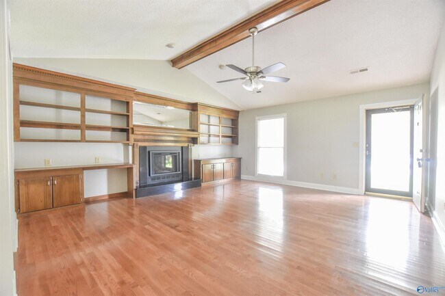 Foto del edificio - 150 Whisperwood Ln