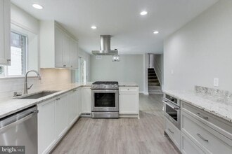 Building Photo - 4840 Alton Pl NW