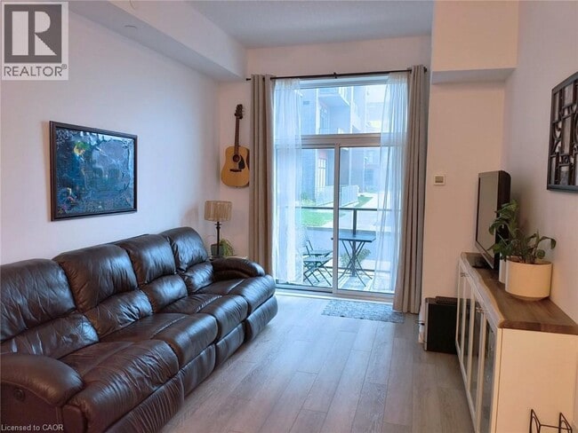 Building Photo - 460 Dundas St E