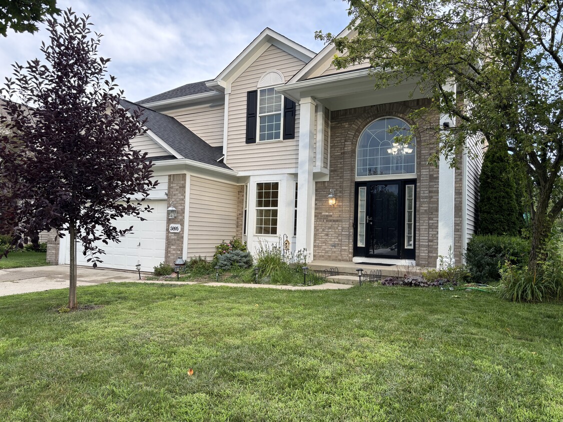 Primary Photo - 5895 Mill Oak Dr