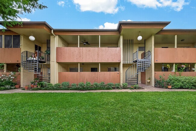 Foto del edificio - 7714 Renwick Dr