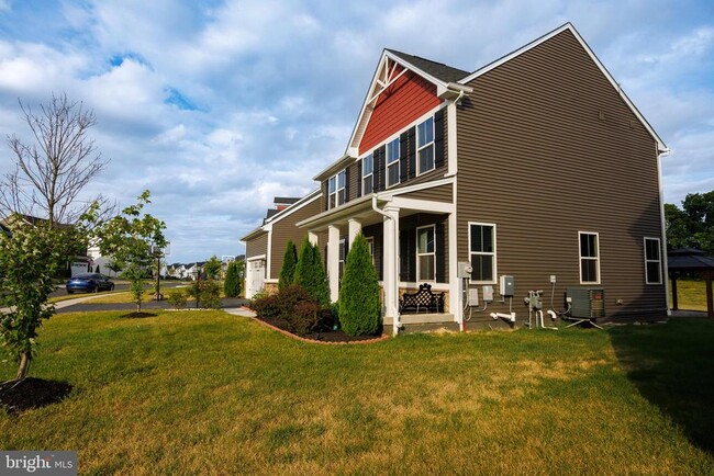 Building Photo - 109 Grayhawk Way S