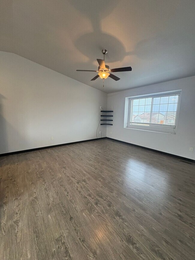 Foto del edificio - MODERN 3 BEDROOM IN ELKS CROSSING