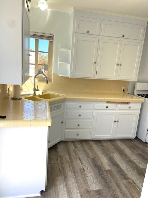 Building Photo - 905 Loring St