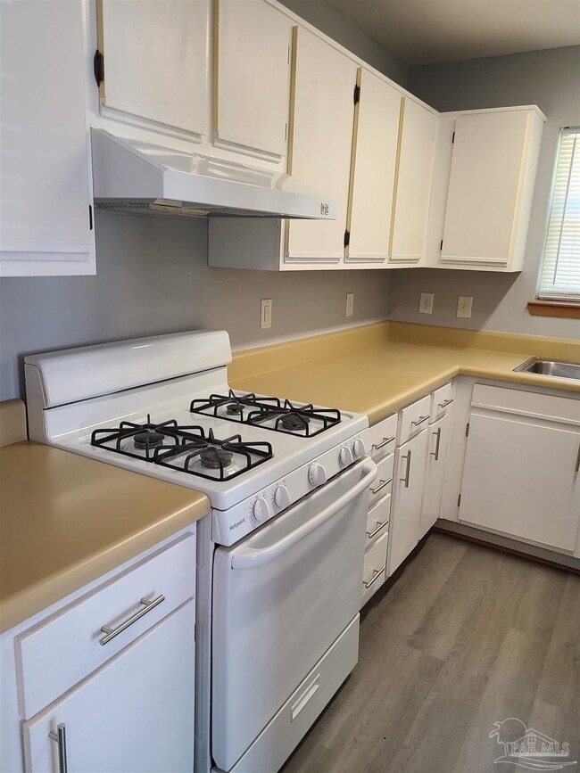 Building Photo - 465 S L St