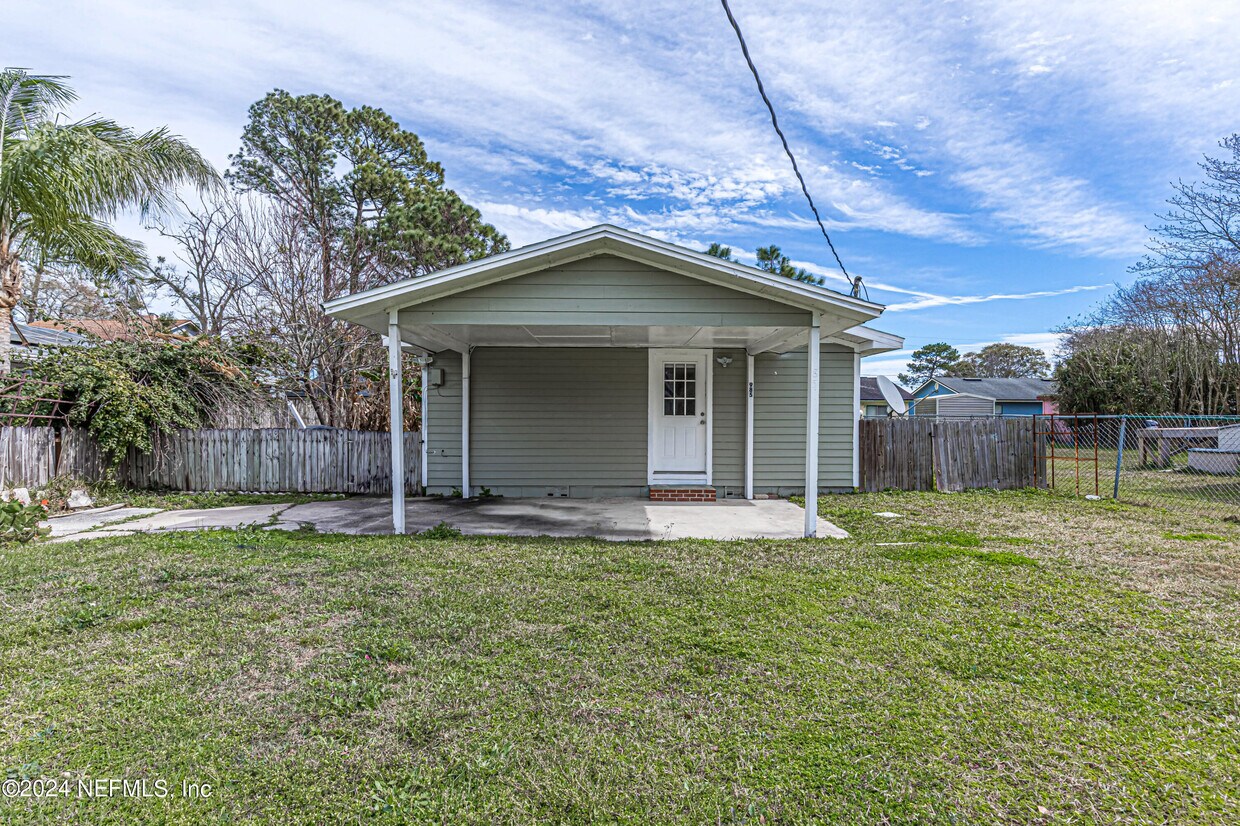 Primary Photo - 985 Stocks St