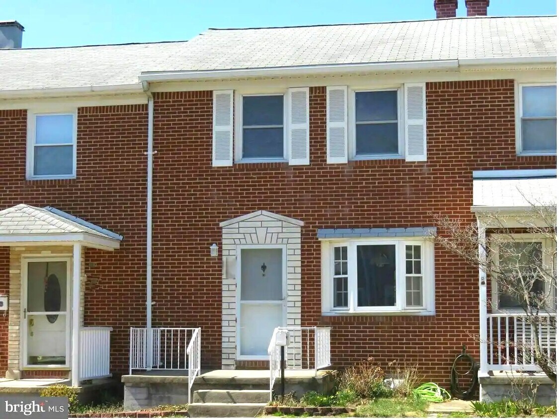 Primary Photo - 8428 Harris Ave