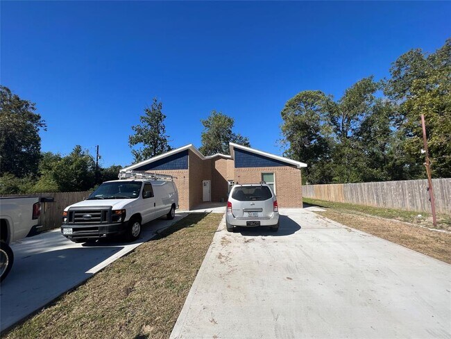 Building Photo - 9809 Leath St