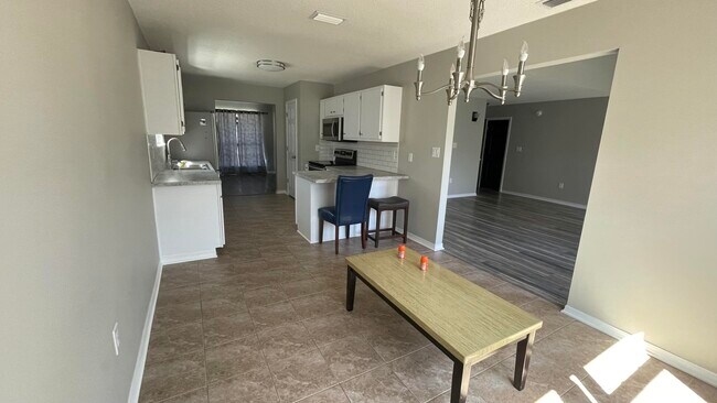 Foto del edificio - 463 Sandy Ridge Cir