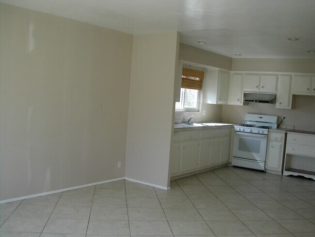 Building Photo - 240 Fraxinella St