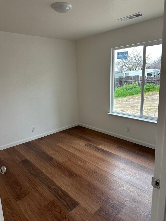 Building Photo - 1907 W 4th St