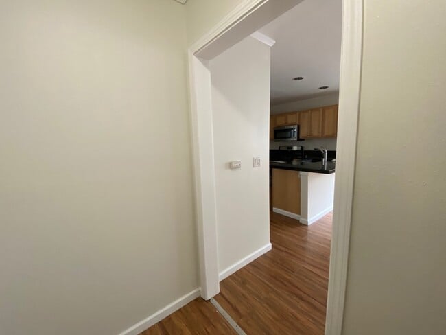 Building Photo - 5540 Franklin Ave