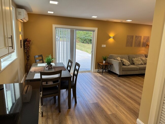 Building Photo - LUXURY!!!!!!