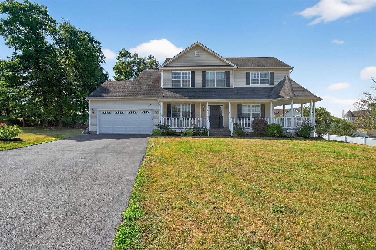 Primary Photo - 5 Bridle Ct