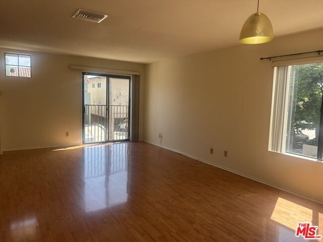 Building Photo - 8515 Saturn St
