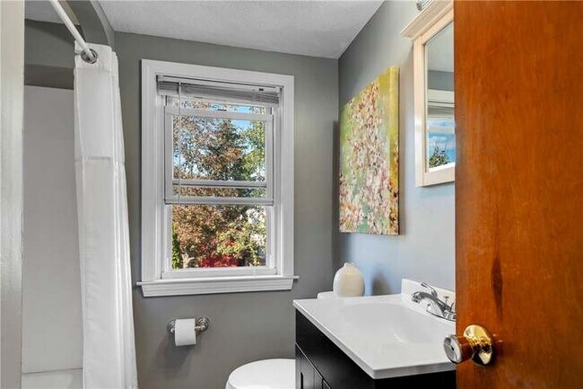 Foto del edificio - 10 Maplewood Dr