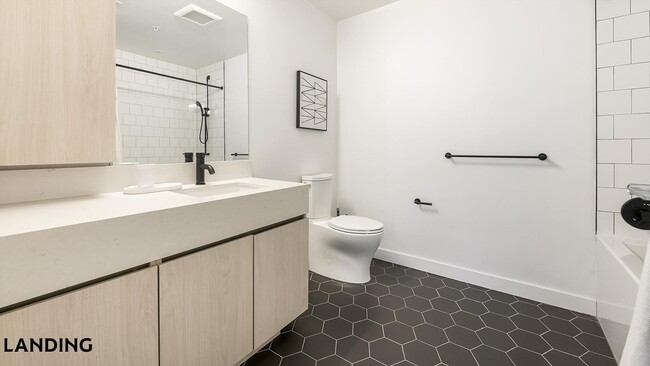 Building Photo - 1320 4th St NE