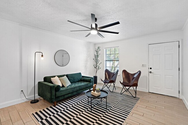 Foto del edificio - Fully renovated condo in Hendersonville
