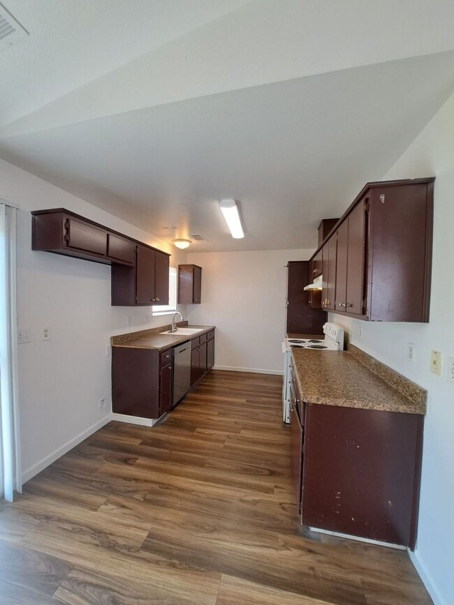 Building Photo - Single Level 3BR Home w/ Backyard Ready to...