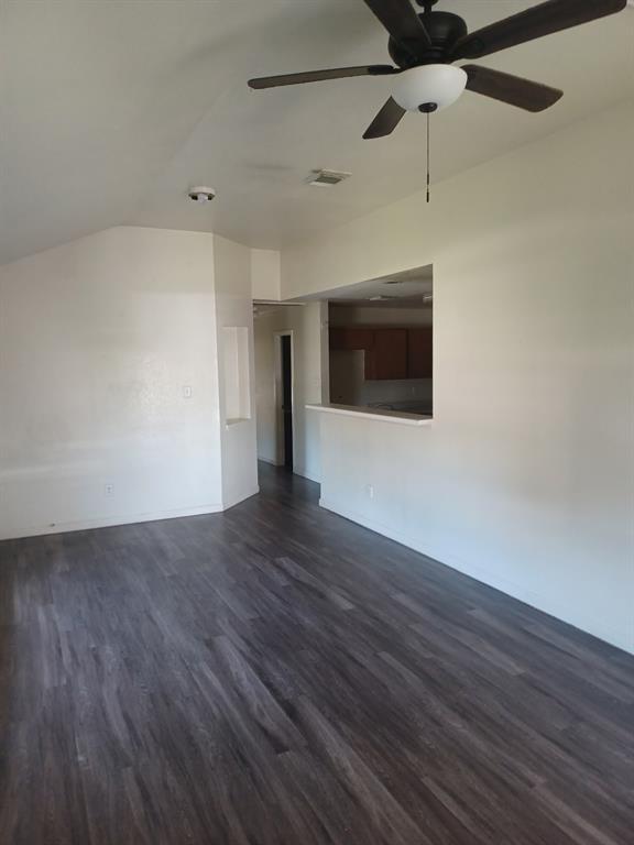 Foto del edificio - 2201 Creekside Ln