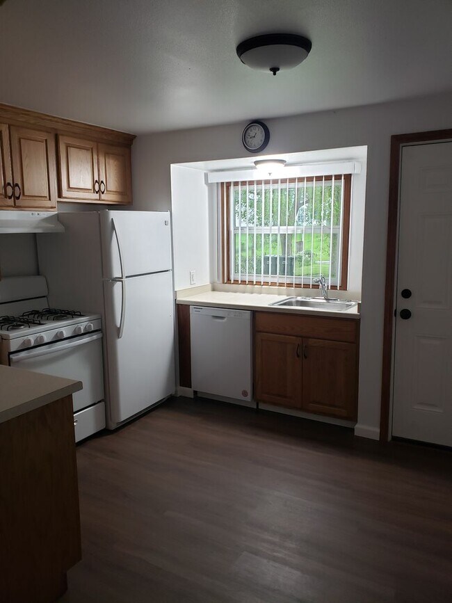 Building Photo - 3 Bed 1 Bath in Tomah, WI