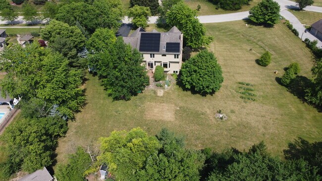Foto del edificio - 905 Shelly Ln