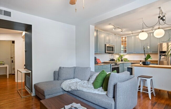 Foto del edificio - 2542 N Sacramento Ave