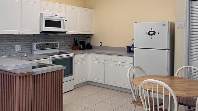 Foto del edificio - 8848 Grand Palms Cir