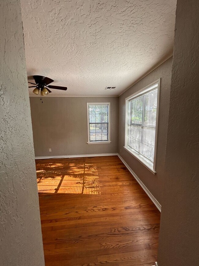Foto del edificio - 1707 NW Oak Ave
